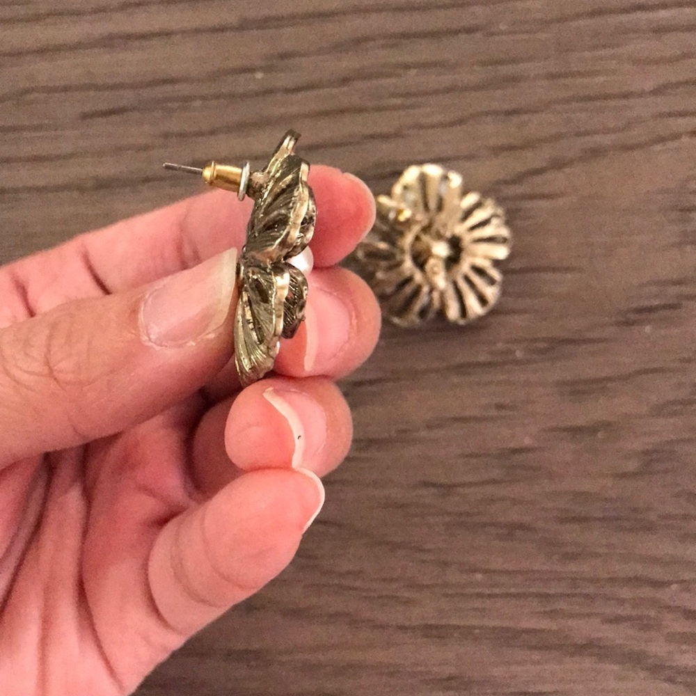 Flower earrings - Picture 3 of 3